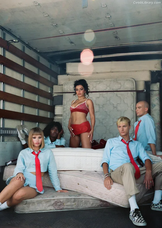 Charli XCX photo 1 of 2701