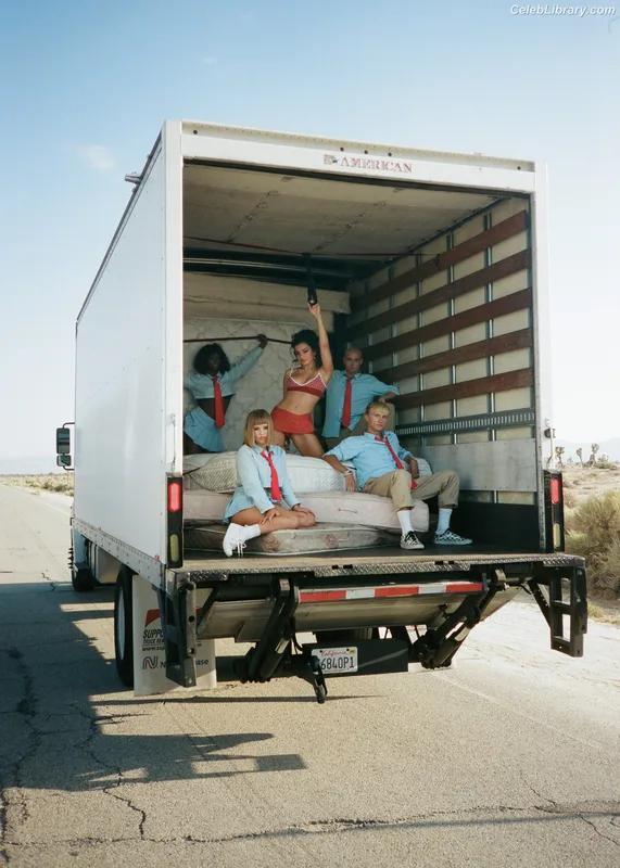Charli XCX photo 2 of 2701
