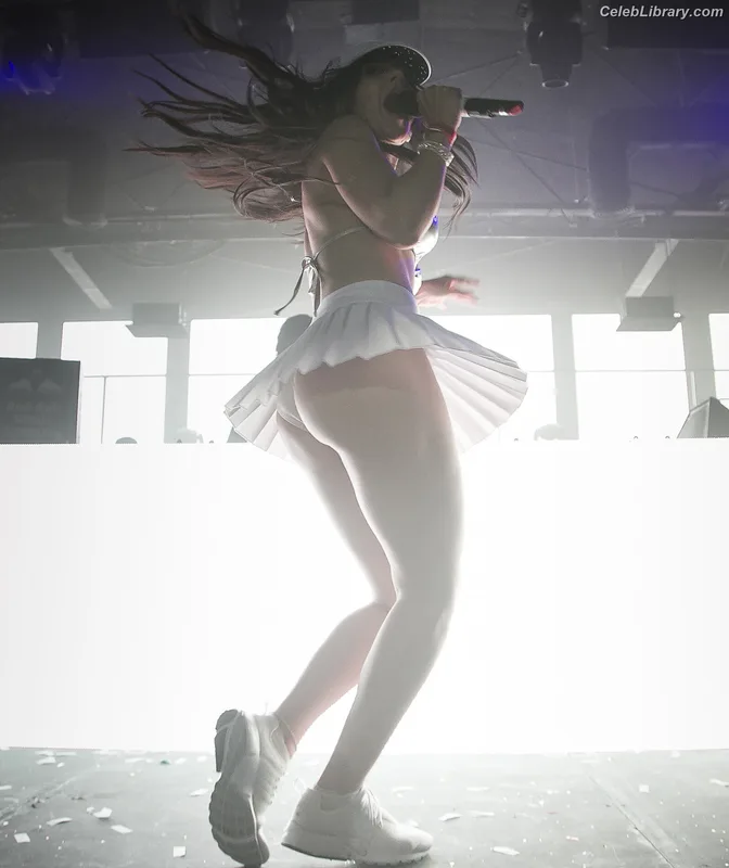 Charli XCX photo 7 of 2701