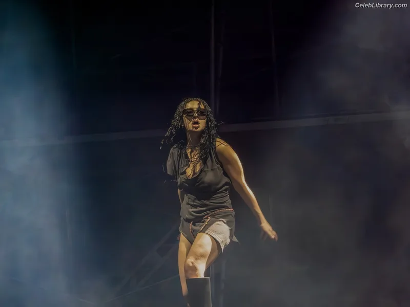 Charli XCX photo 6 of 2701