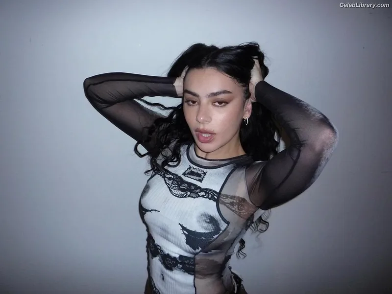 Charli XCX photo 14 of 2701