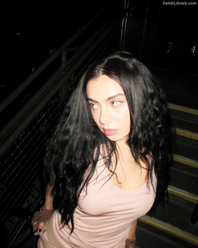 Charli XCX photo 21 of 2701