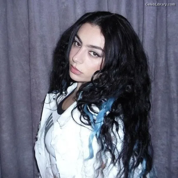 Charli XCX photo 22 of 2701
