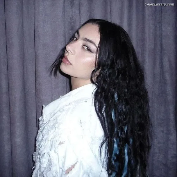 Charli XCX photo 23 of 2701