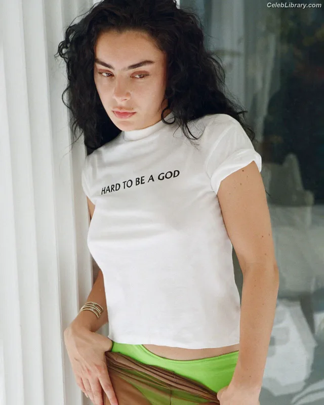 Charli XCX photo 4 of 2701