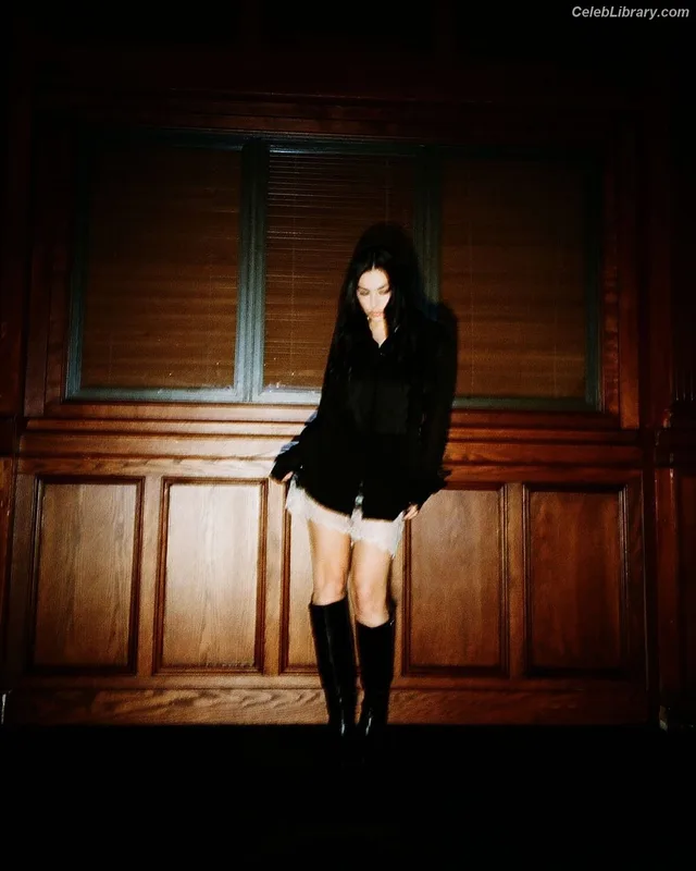 Charli XCX photo 10 of 2701