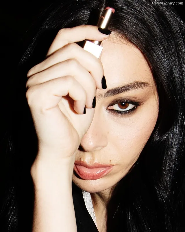 Charli XCX photo 11 of 2701