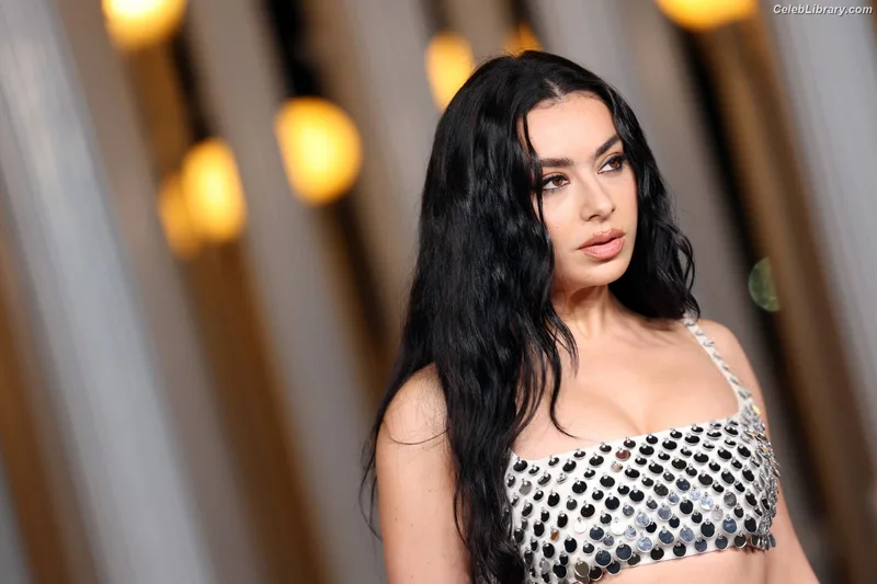 Charli XCX photo 1 of 2701
