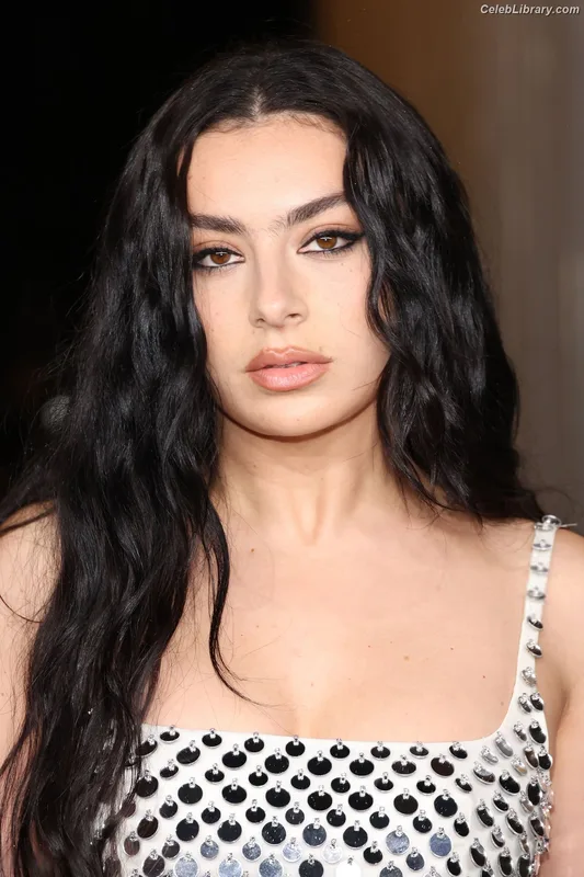 Charli XCX photo 8 of 2701