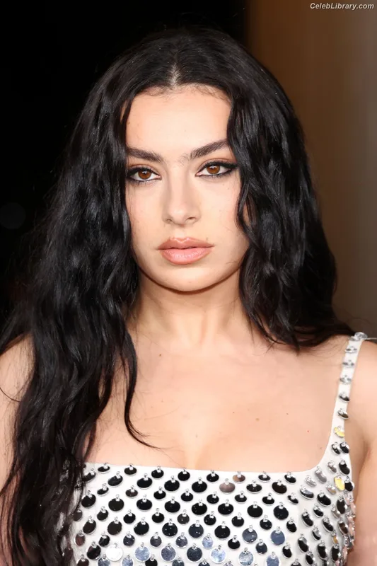 Charli XCX photo 9 of 2701