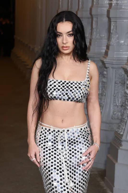Charli XCX photo 10 of 2701