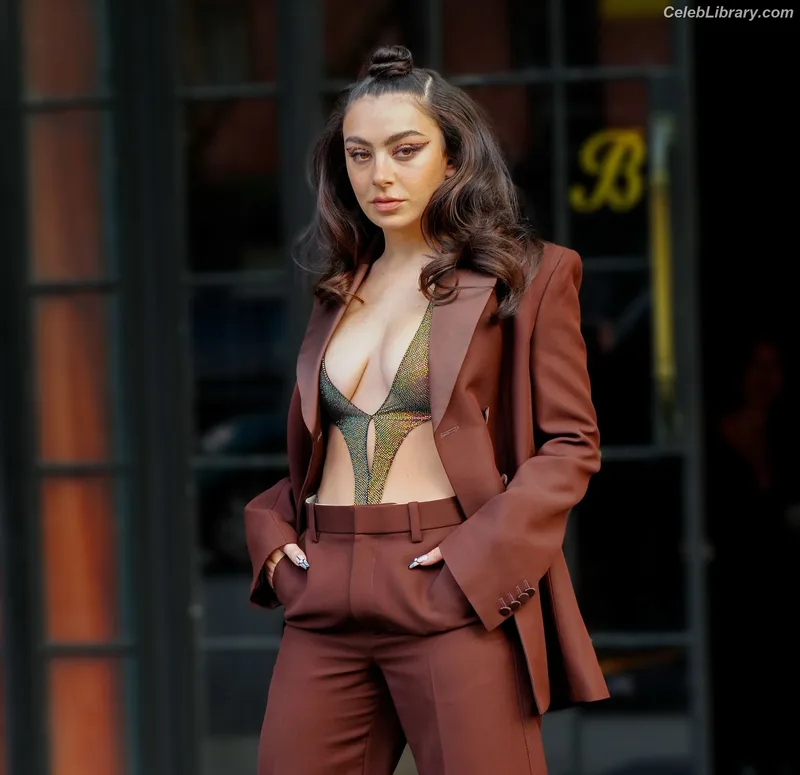 Charli XCX photo 14 of 2701