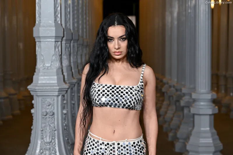 Charli XCX photo 21 of 2701