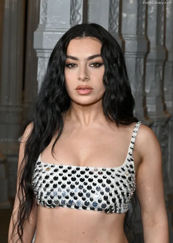 Charli XCX photo 22 of 2701