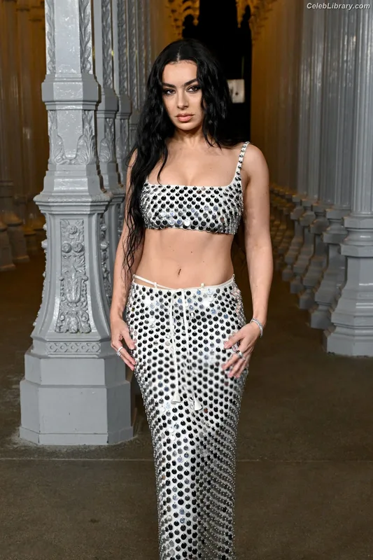 Charli XCX photo 4 of 2701
