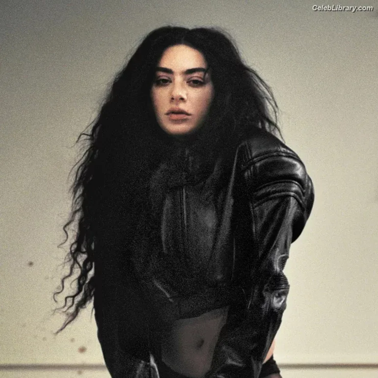 Charli XCX photo 18 of 2701