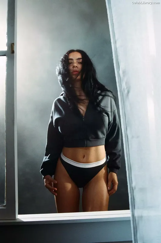 Charli XCX photo 5 of 2701