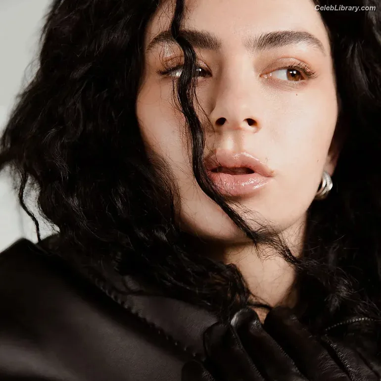 Charli XCX photo 12 of 2701