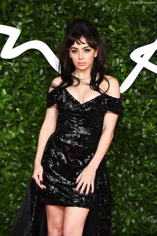 Charli XCX photo 14 of 2701