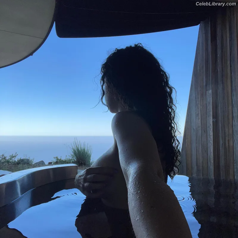 Charli XCX photo 9 of 2701