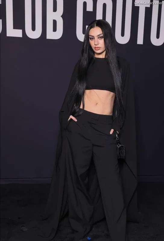 Charli XCX photo 3 of 2701