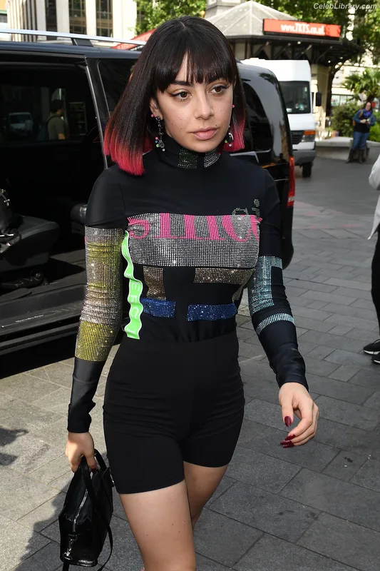 Charli XCX photo 6 of 2701