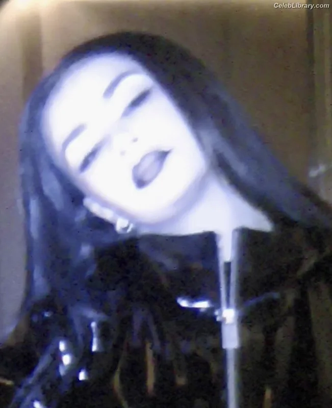 Charli XCX photo 18 of 2701