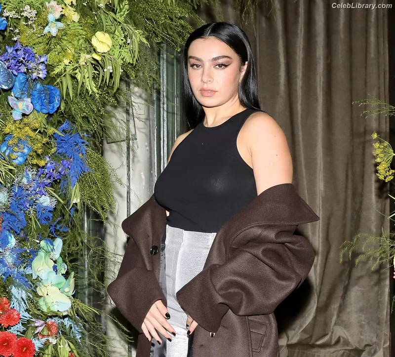Charli XCX photo 19 of 2701