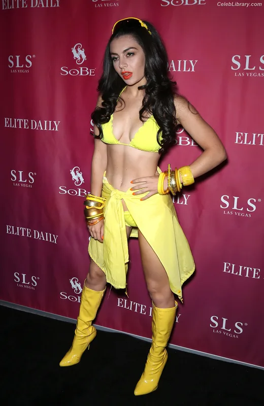 Charli XCX photo 3 of 2701
