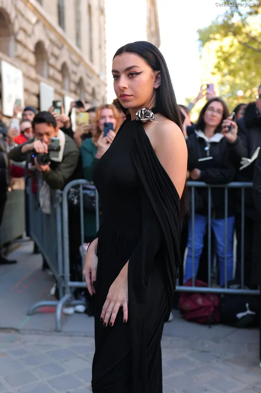 Charli XCX photo 5 of 2701
