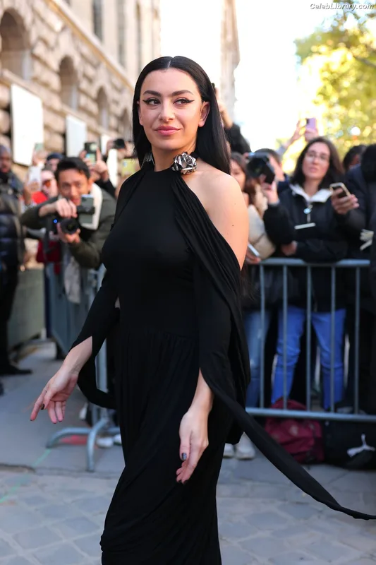 Charli XCX photo 12 of 2701