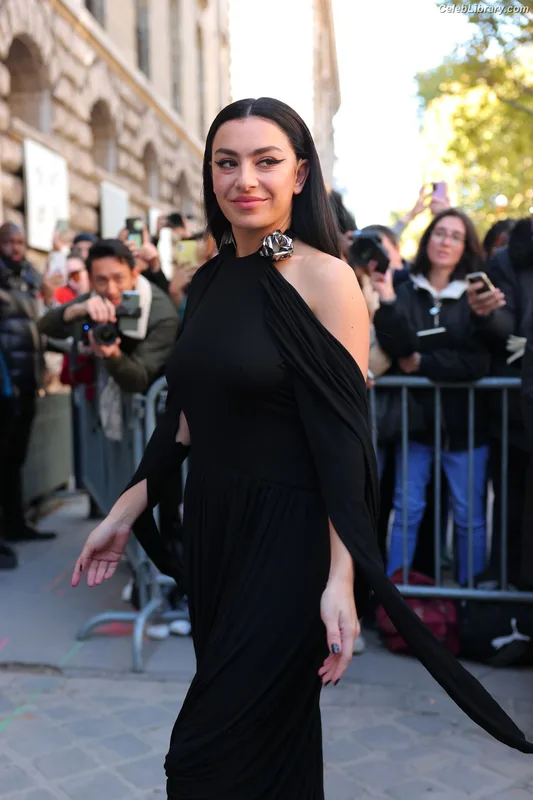 Charli XCX photo 13 of 2701