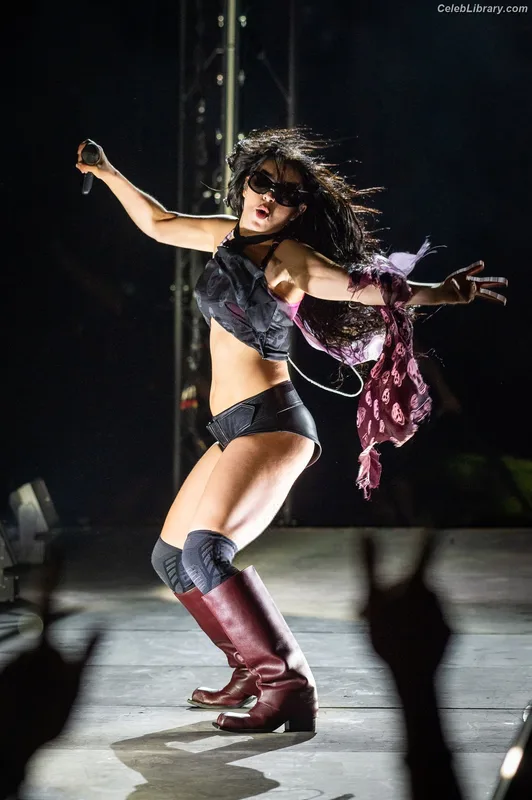 Charli XCX photo 5 of 2701