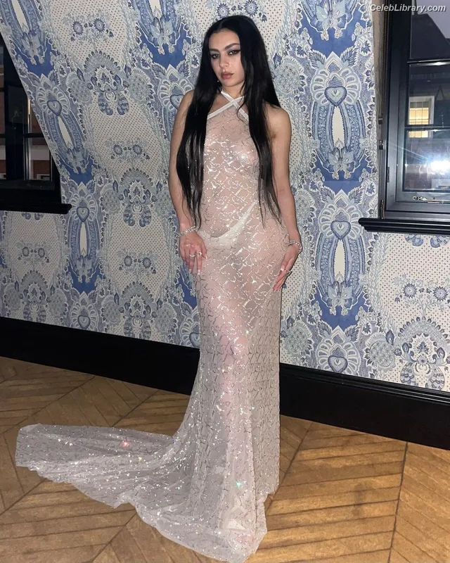 Charli XCX photo 9 of 2701