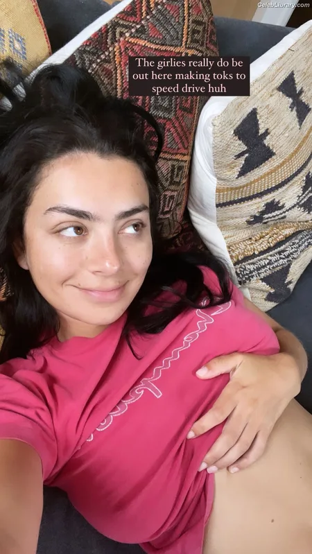 Charli XCX photo 8 of 2701