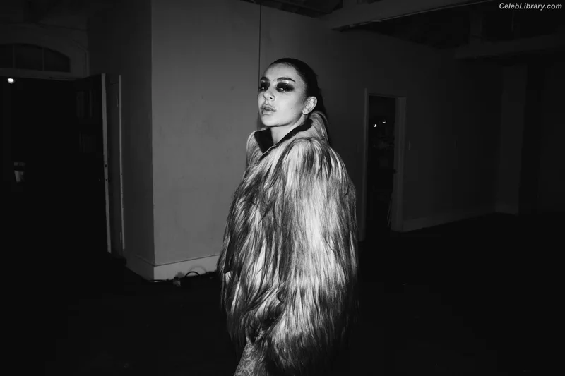 Charli XCX photo 10 of 2701