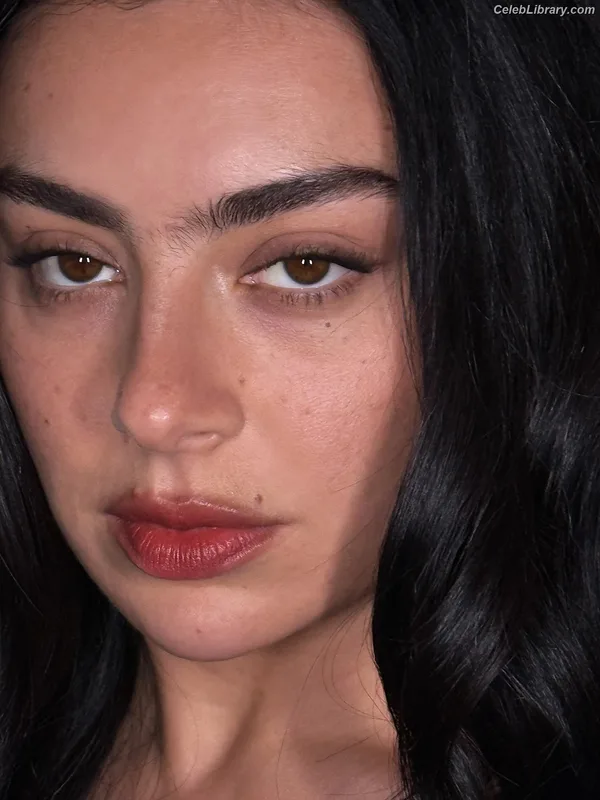 Charli XCX photo 12 of 2701