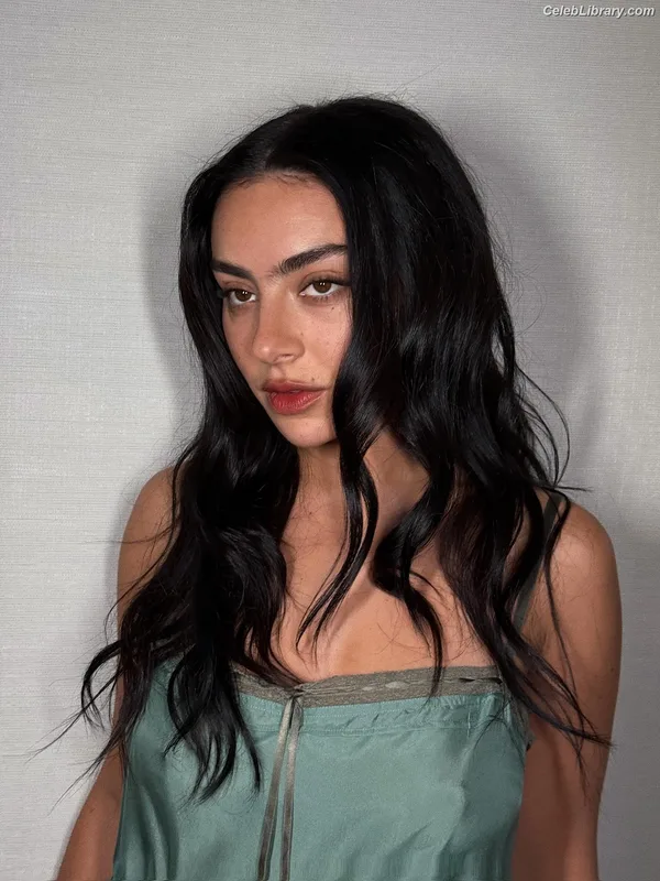 Charli XCX photo 13 of 2701