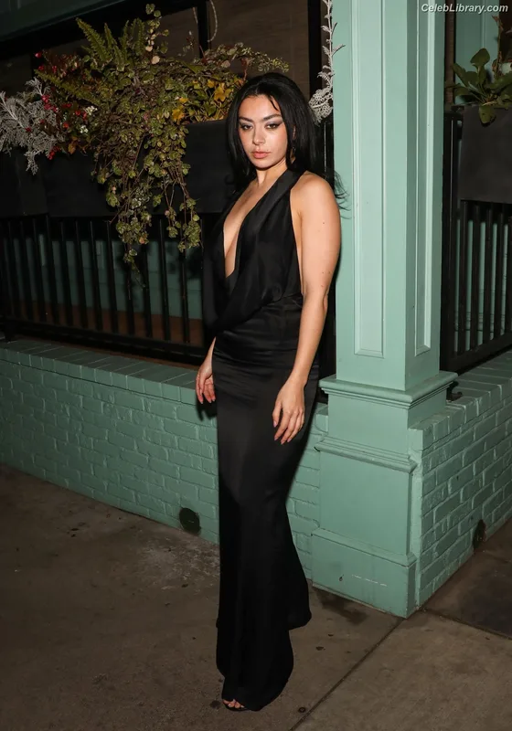 Charli XCX photo 19 of 2701