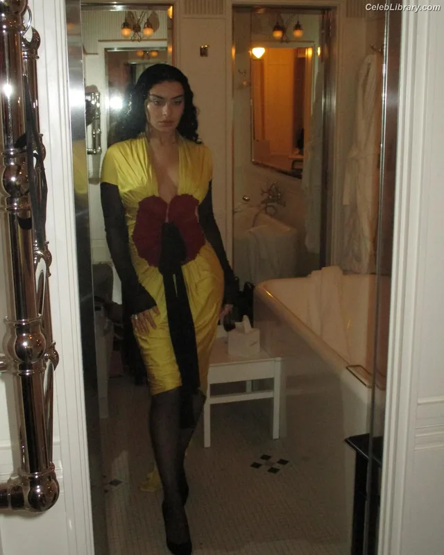 Charli XCX photo 23 of 2701