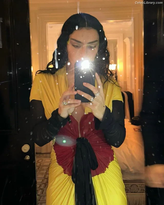 Charli XCX photo 4 of 2701