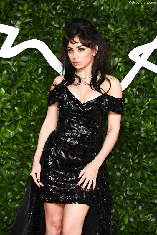 Charli XCX photo 8 of 2701