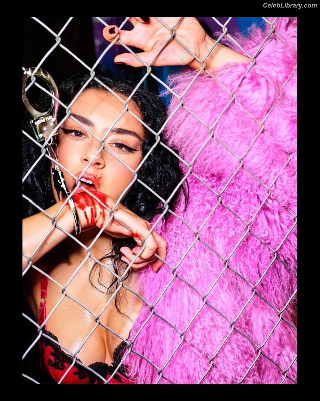 Charli XCX photo 10 of 2701