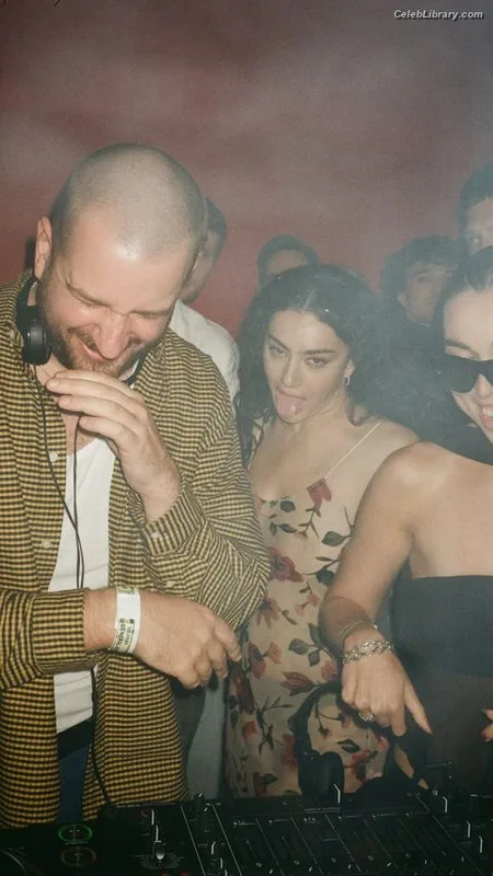 Charli XCX photo 17 of 2701