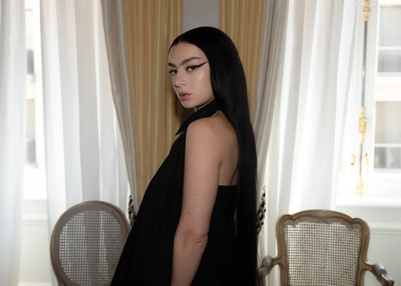 Charli XCX photo 23 of 2701