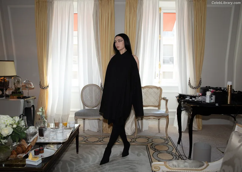 Charli XCX photo 1 of 2701