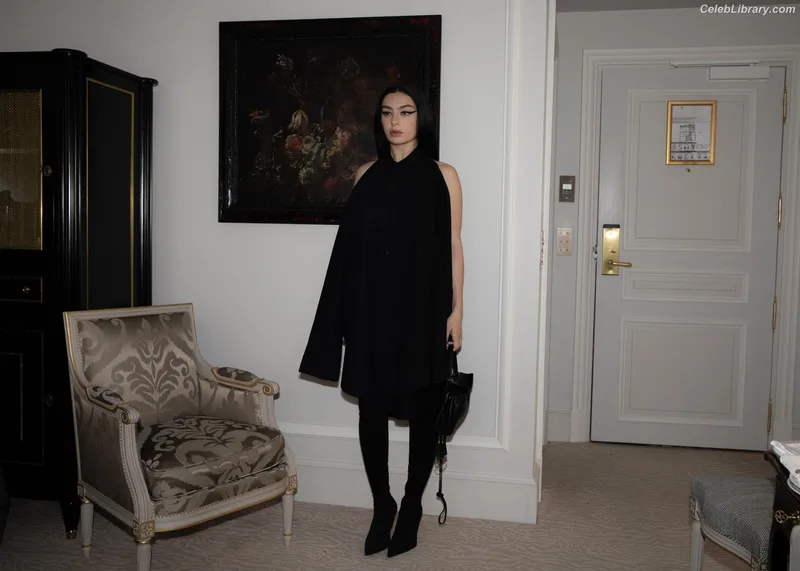 Charli XCX photo 2 of 2701