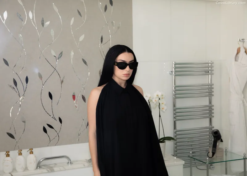 Charli XCX photo 3 of 2701
