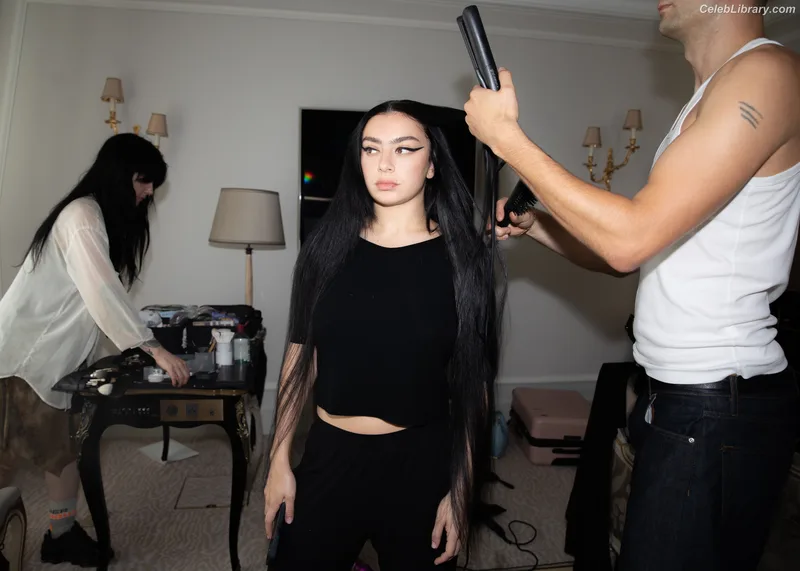 Charli XCX photo 6 of 2701