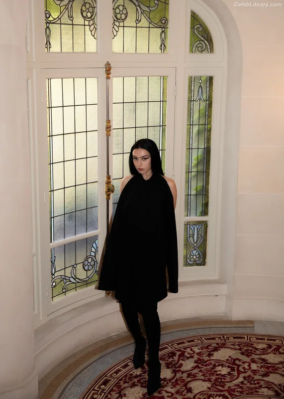 Charli XCX photo 8 of 2701